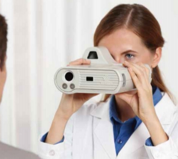 视力筛查仪在检测过程中是否有声音提示或视觉反馈，以帮助用户更好地配合？